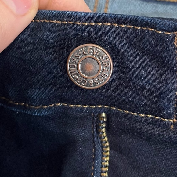 Levi’s mid rise skinny stretchy dark blue jeans - Picture 5 of 11